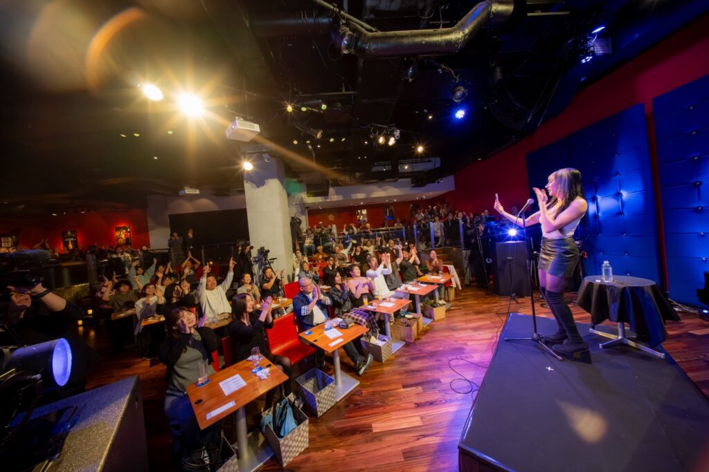 【ユリエコリンズの日本語スタンダップコメディーショー】