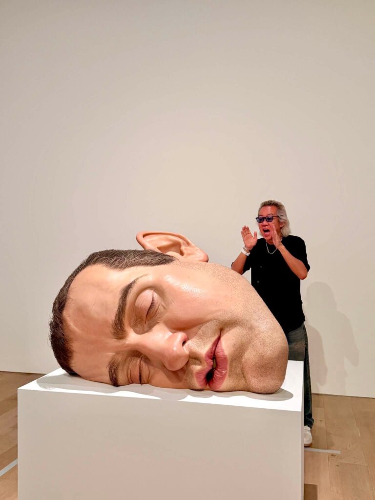 ロン・ミュエク展へ